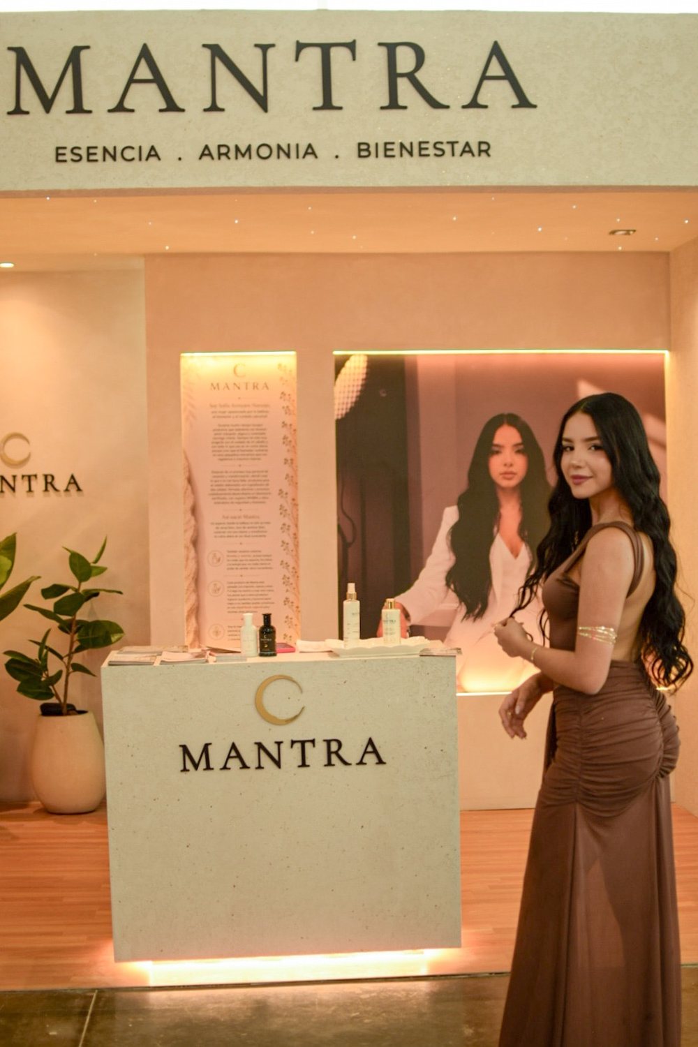 Mostrador del stand de Mantra y Sofía Arroyave