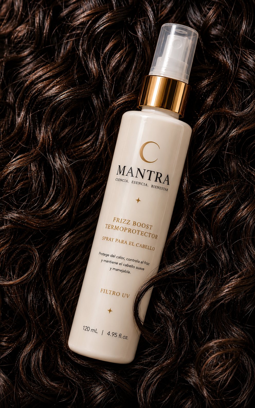 Frizz Boost sobre cabello oscuro y ondulado
